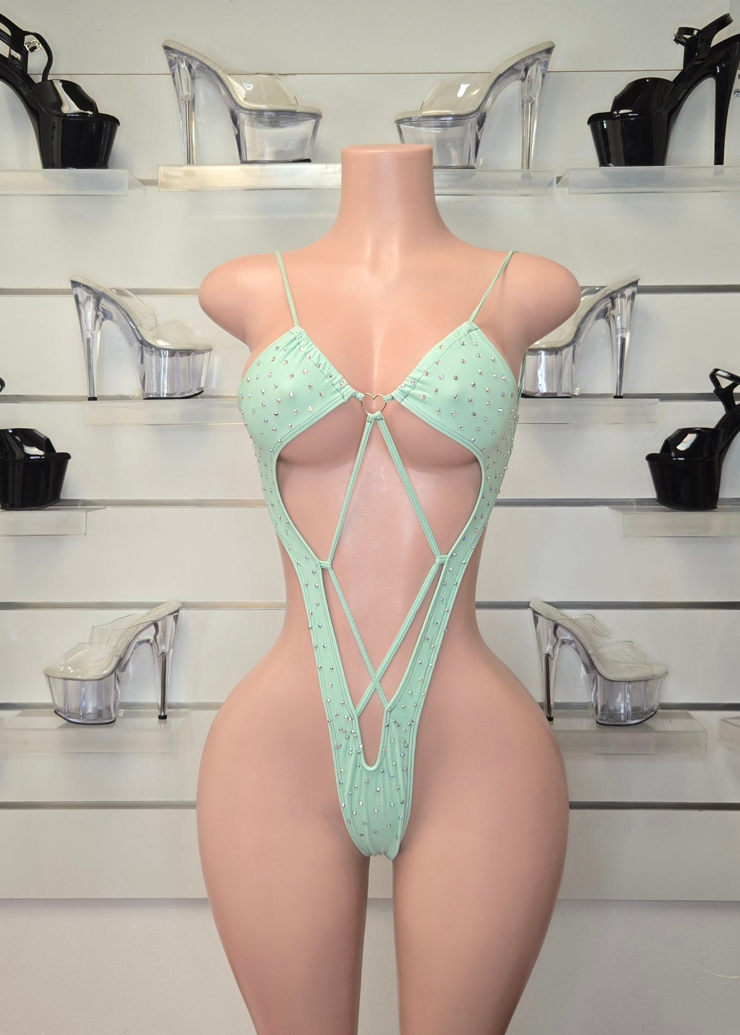 10A Body Aitana With Stones