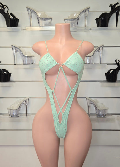 10A Body Aitana With Stones